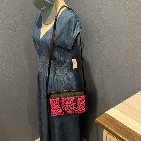 Authentic Saint Laurent Calfskin Printed Leopard with FREE YSL WALLET - Picture 5 of 17